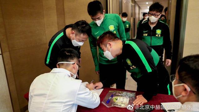 北京中赫国安俱乐部球员抵达昆明，球队将正式开始位于昆明的集训