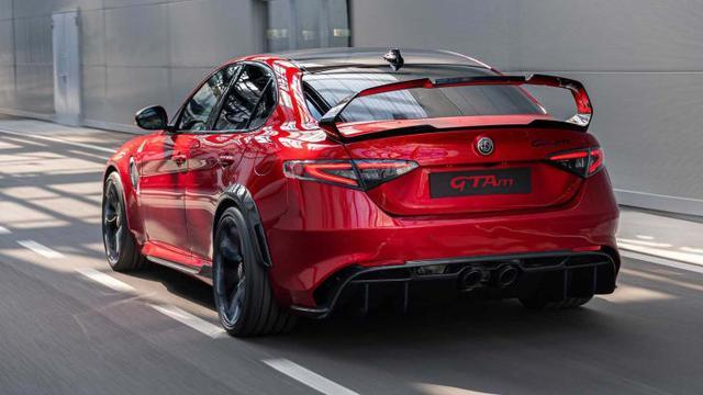 阿尔法·罗密欧Giulia GTA/GTAm官图发布，极度轻量化是亮点