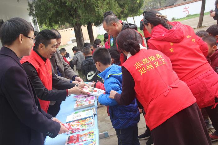 翟清林荣获2019年南阳市学雷锋志愿服务“优秀志愿者”称号