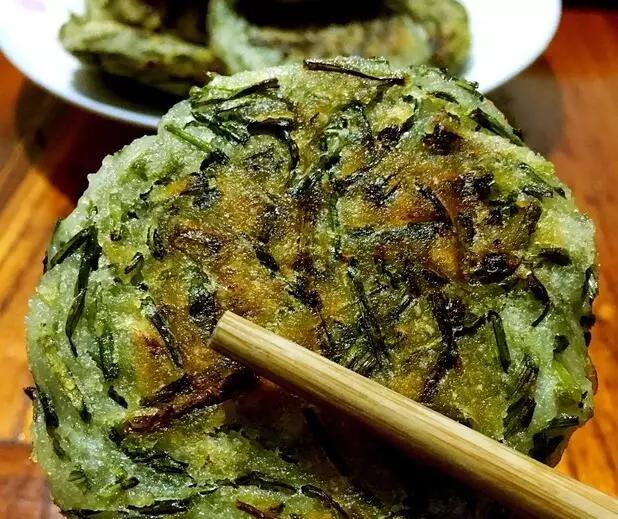 在安徽怀宁，清明节要吃小蒜粑！