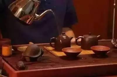 为什么紫砂壶泡茶好，有何特点？