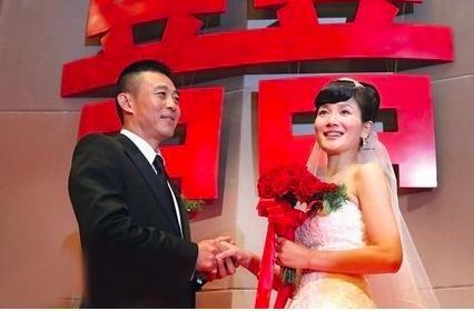 "专一"的侯勇三位老婆都是20多：一婚70后，二婚80后，三婚90后