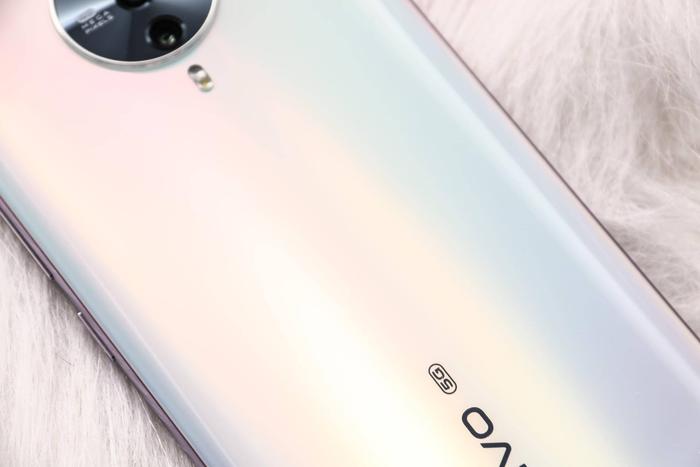 配色还是vivo玩的6！vivo S6天鹅湖足以征服一切颜控