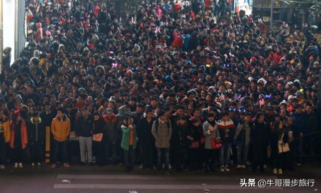 全球人口最多的城市，比北京还多1600万元，当地人：出行就是春运