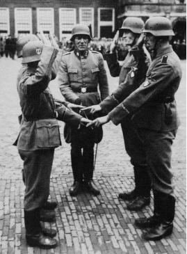 希特勒将掌控政权的手段用于指挥军队，如何影响战争进程？
