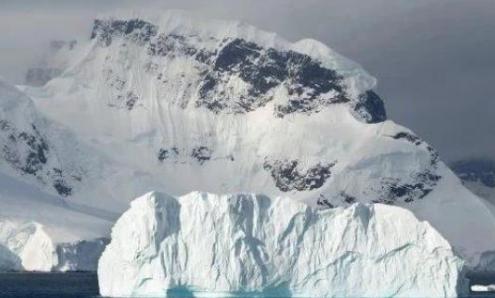 南极海域突然出现大量冰山暗礁，不少船只险被撞翻