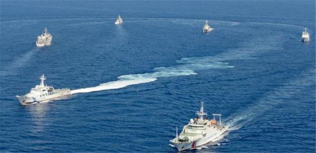 卫星拍下南海震撼一幕，马来西亚钻井船被包围，现场气氛剑拔弩张