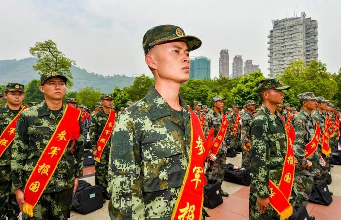 高中去当兵和到大学再去当兵，有何差别？