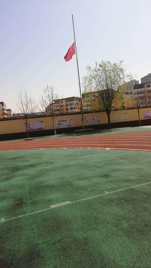 清明，我们哀悼英雄！——尖草坪区兴华街第二小学