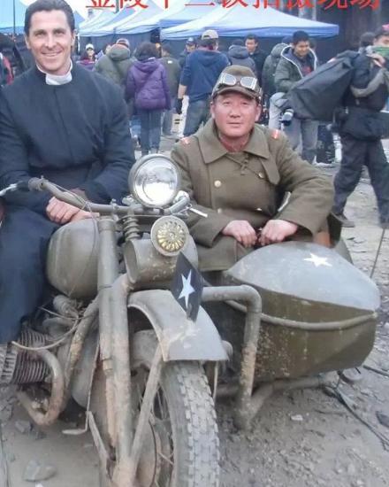 侵华日军使用的摩托车是97陆王，国人拍电影用的是国产的长江750