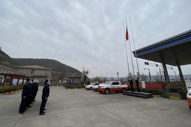 陕西省交通集团西长分公司向新冠肺炎疫情牺牲烈士和逝世同胞哀悼