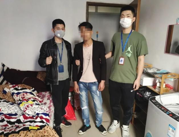 30岁男子嫌单身无聊，专偷女士内衣裤，民警惊叹：数量可以办展览