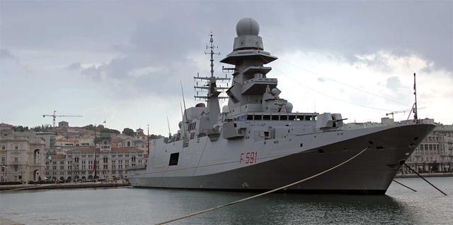 俄大批军用运输机刚驰援，意大利军舰已闯入黑海，专家：暴露本质