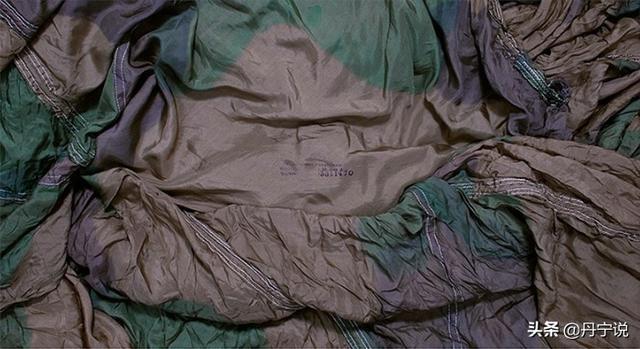 飞行夹克军服的最佳搭配，二战期间空降兵的迷彩围巾