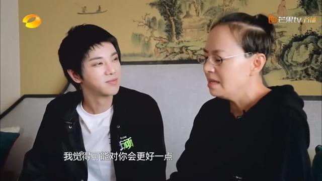 徐佳莹再夺第一，打破华晨宇周深二人转，但歌王为什么不重要了？