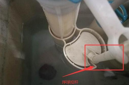 马桶水箱一直流水怎么办？找准漏水原因快速修好马桶！