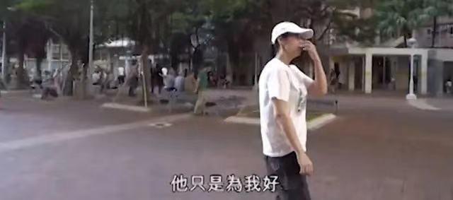 47岁女演员转行做服务员：时代抛弃你的时候，连一声再见都不会说