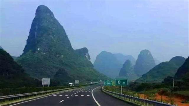 广西最美高速公路成世界网红，国外媒体称之为“天堂之路”
