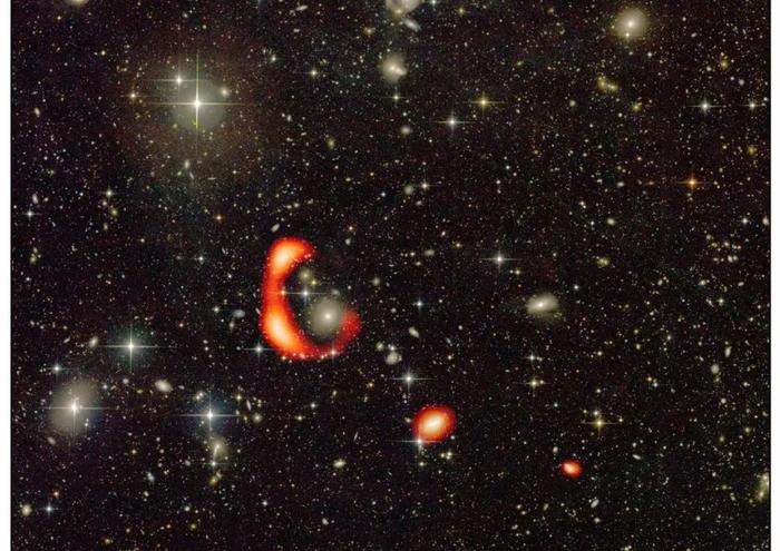 2.6亿光年外，发现神秘氢气环，直径38万光年，竟比银河系还大！