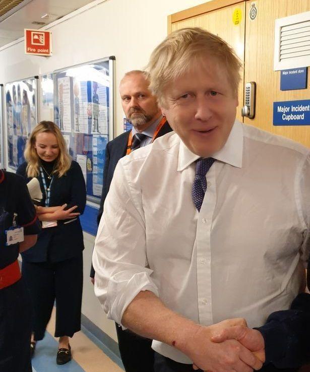英国首相被送进重症监护室后，普京的祝福亮了