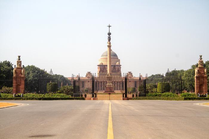 印度首都德里最美的大道，游客络绎不绝
