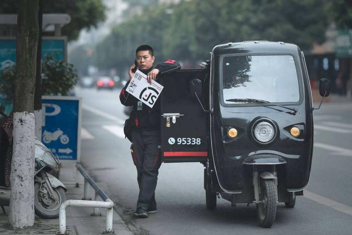 劳动力两极分化！工地一天好几百没人愿意干，外卖骑手却满大街跑