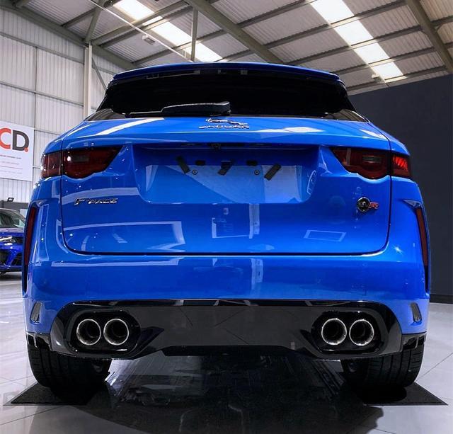 这才是最帅捷豹SUV，蓝色车身、四出排气，搭5.0升增压V8引擎！