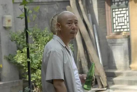 《笑着活下去》主演现状，杨幂火了，黄海波凉了，两个小配角红了