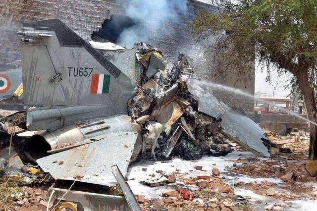 非洲传出一个坏消息，一架攻击机执行任务时坠毁，2名飞行员遇难