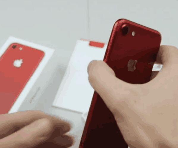 男子测试用火烧红色iPhone7, 测试后iPhone7耐火