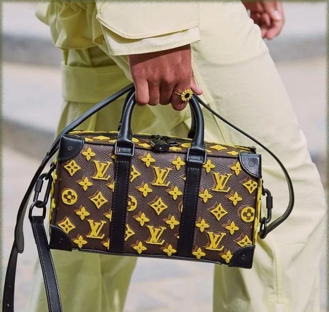 LV、Dior、Chanel等品牌的这款包，火了这么多年了！你还不知道