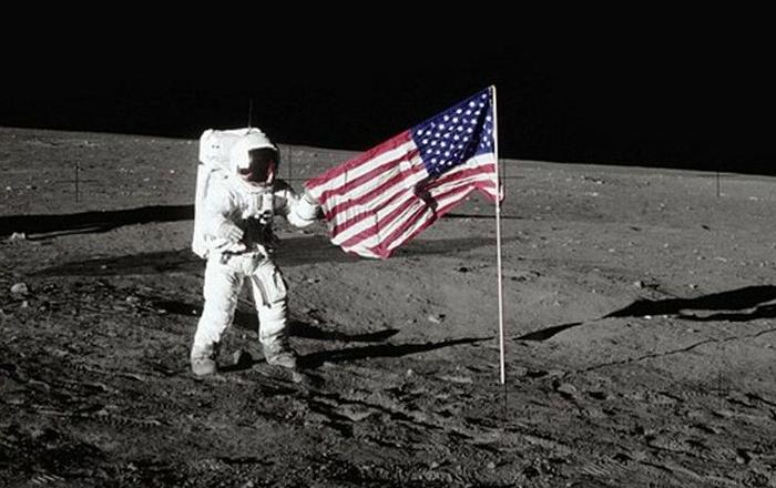 美国在月球发现了什么秘密？为何突然放弃登月？诡异照片或是答案