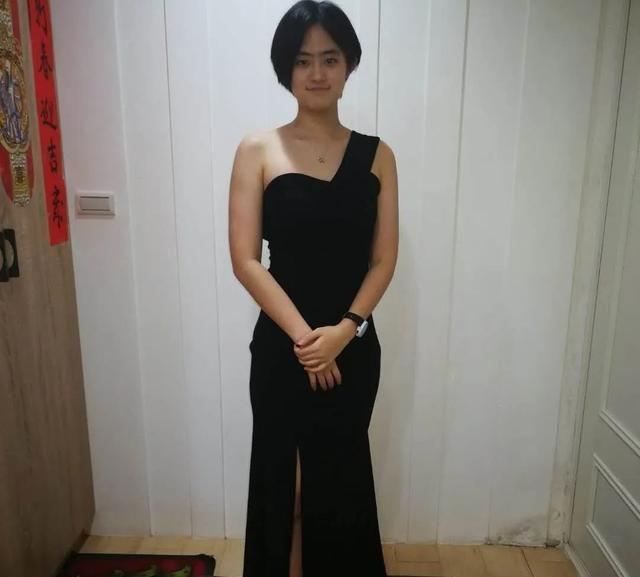 《第8号当铺》演员现状：45岁女主素颜幻灭，58岁男主成潮流帅爸