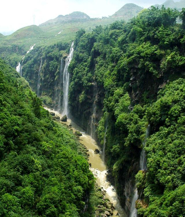 贵州神奇的喀斯特地貌，两万多个山峰成山成林，比石林还美!