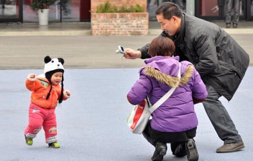 孩子学走路要不要买学步鞋？小鞋子大讲究，宝妈要懂硬知识