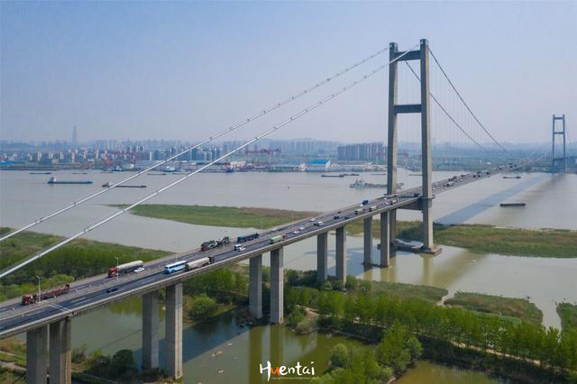 在长江天堑下的茅以升公园，航拍润扬大桥，看扬州镇江两市