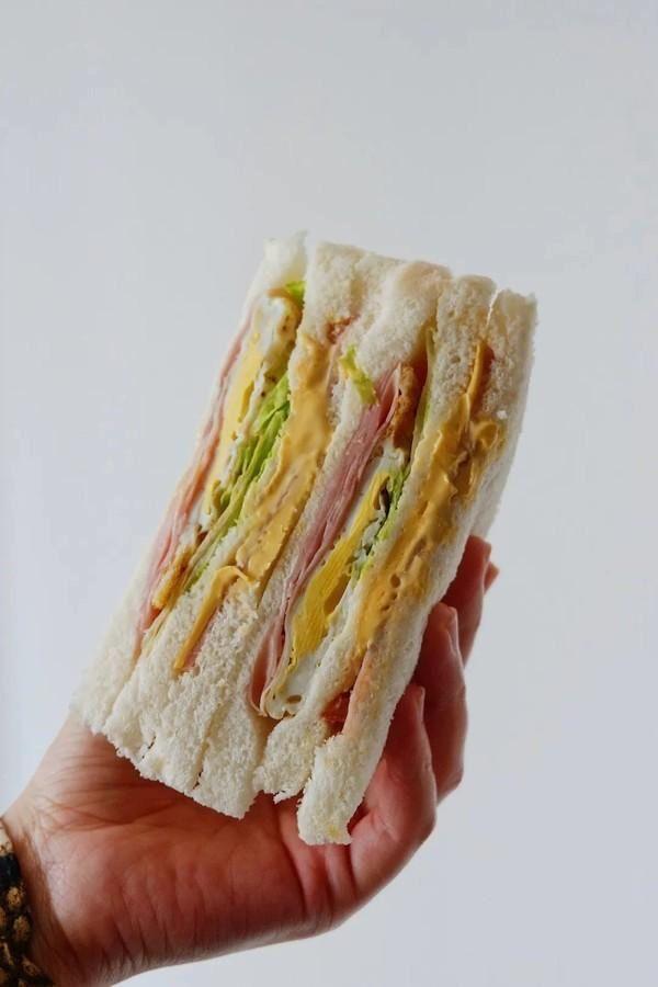 四大便利店10款早餐三明治PK，这些值得买！