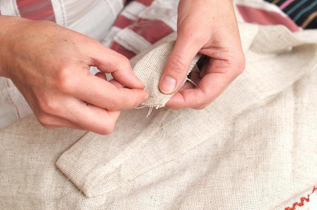 衣服破了怎么办？老裁缝教你手工缝纫衣物针法大全，非常的实用