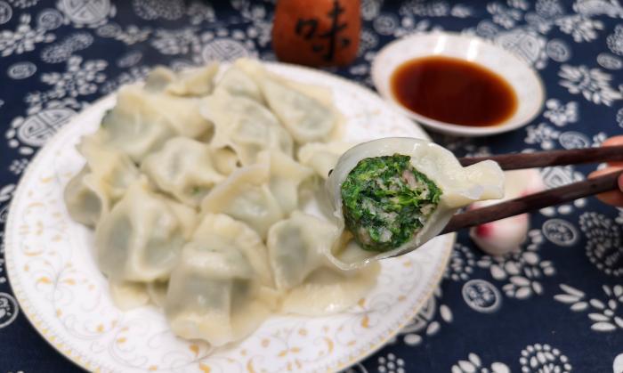 精选美食：农家小炒肉，黄花蒿肉饺，芥兰炒牛肉，虾仁金钩丝瓜