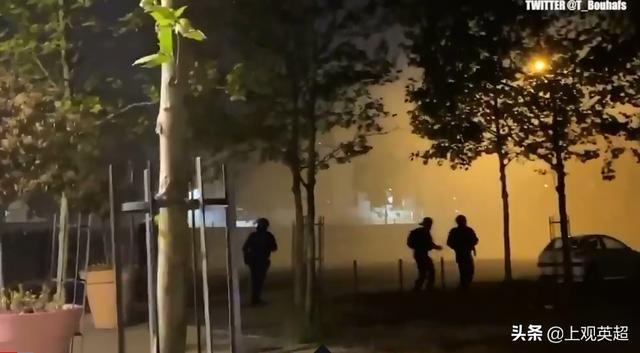 法国：疫情封锁期间发生骚乱，警察动用警棍和催泪瓦斯