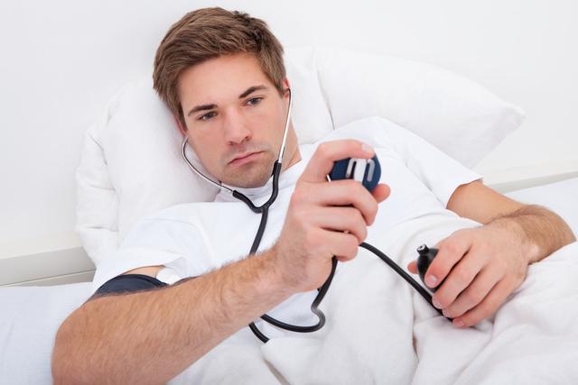 睡眠和高血压有关系吗？医生从3方面告诉你：关系很密切