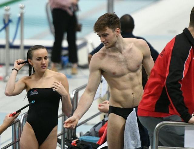 跳水男运动员也很无奈？比赛要穿“三角裤”，网友：确实无奈！