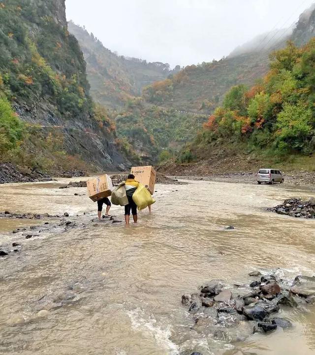 董明珠谈直播首秀“失败” ；小鹏汽车与特斯拉战火升级|天下网事