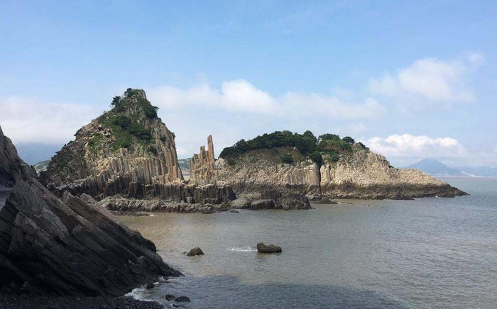 象山花岙岛拥有罕见的海岸海岛丹霞地貌，坐拥着稀缺景观