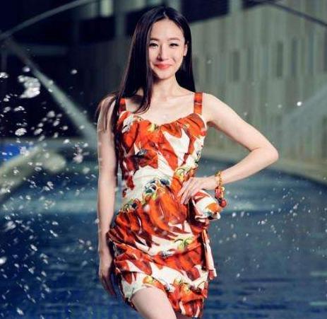 她是中国跳水队第一美女，16岁拿奥运冠军，为救治母亲进娱乐圈