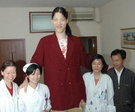 中国第一女“巨人”，比姚明还高，为何遗体37年不火化