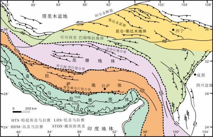 板块构造学说源于大陆漂移学说和海底扩张学说，全球分为六大板块