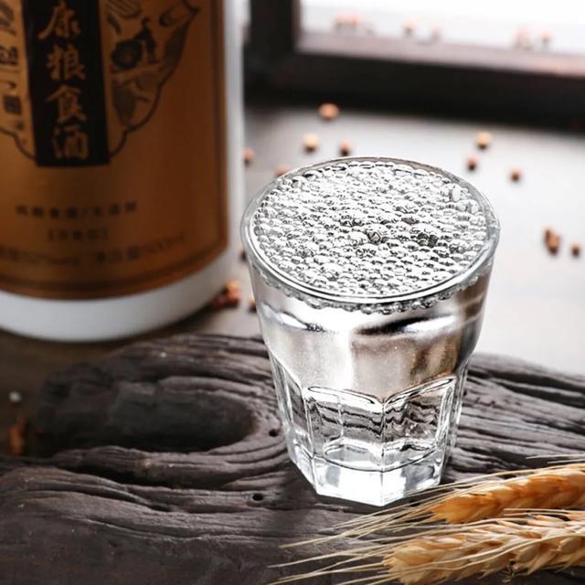 女人喝醉就撒酒疯？错，会喝酒的女人风情万种！