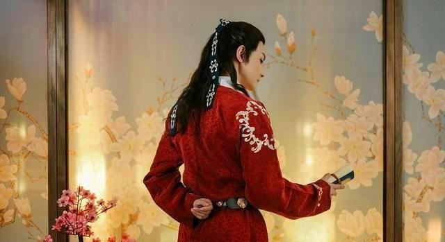 网络金句“愿你走出半生,归来仍是少年”,它的原句其实更美