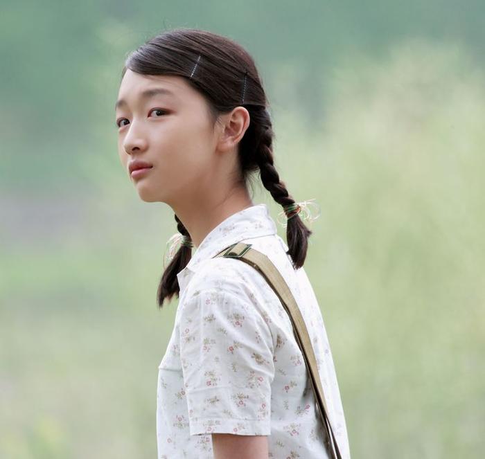 周冬雨告别合作5年的经纪公司，28岁的她，为何这么有底气？